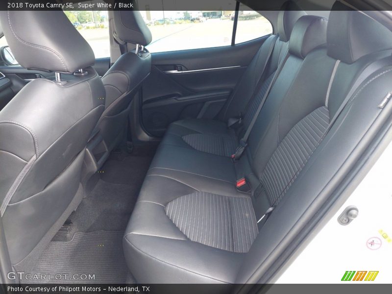 Super White / Black 2018 Toyota Camry SE