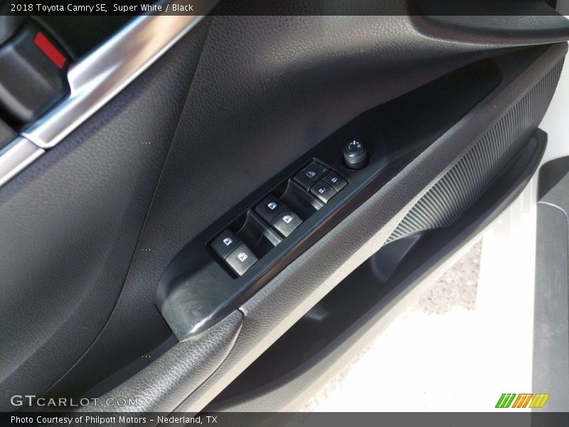 Super White / Black 2018 Toyota Camry SE
