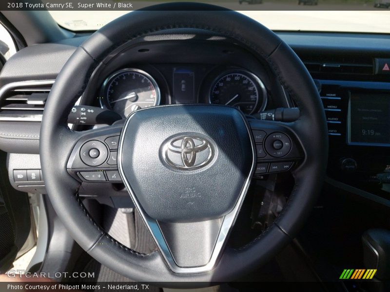 Super White / Black 2018 Toyota Camry SE