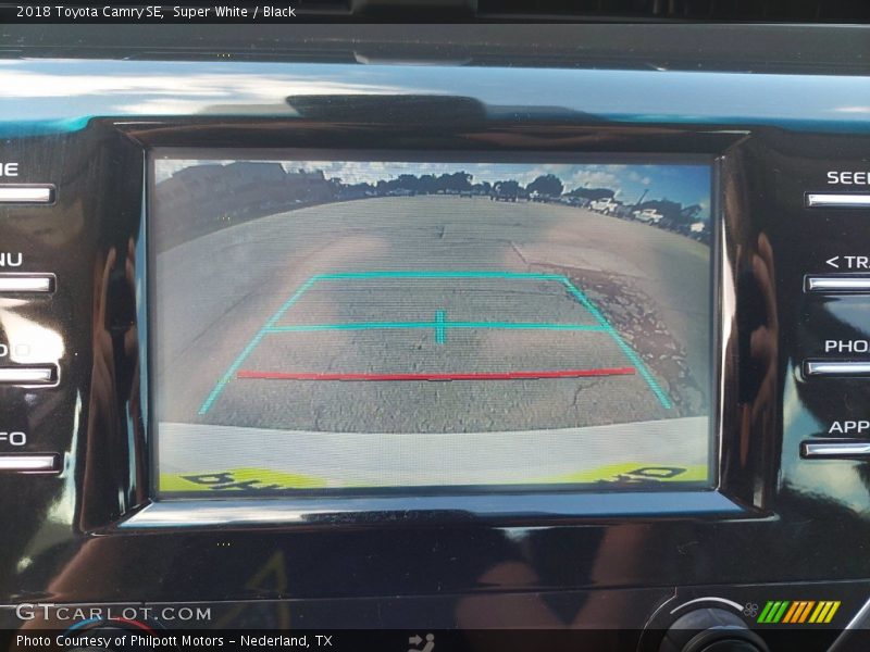 Super White / Black 2018 Toyota Camry SE