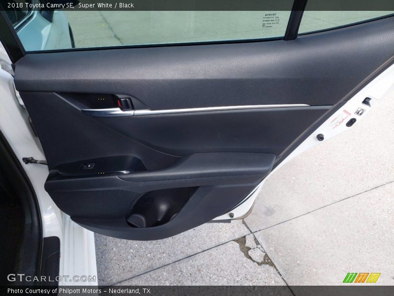 Super White / Black 2018 Toyota Camry SE