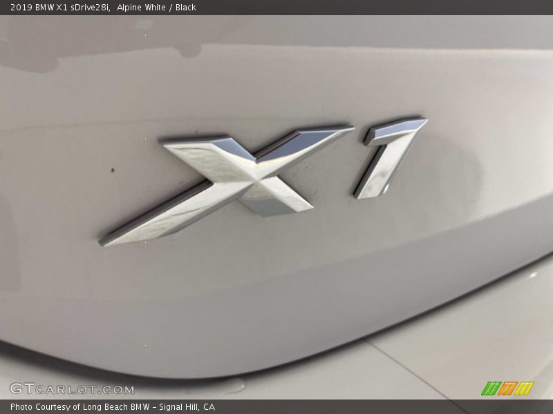 Alpine White / Black 2019 BMW X1 sDrive28i