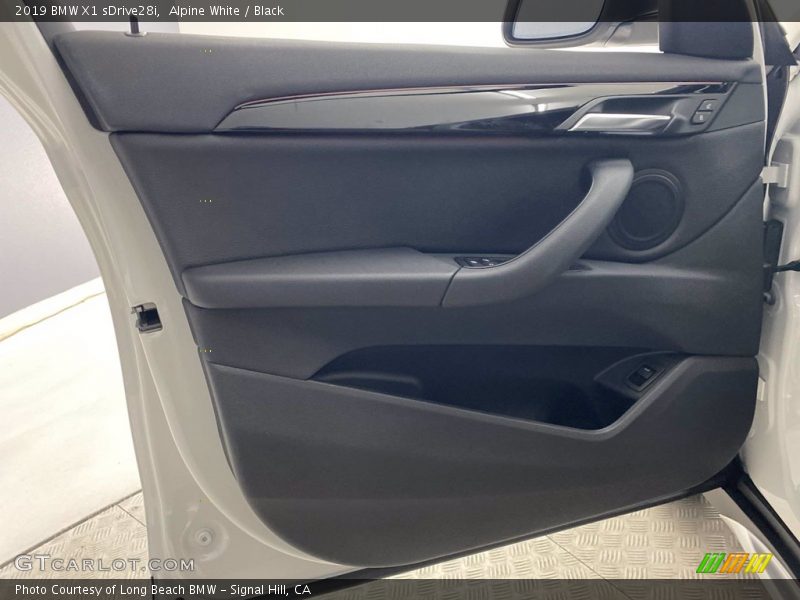 Alpine White / Black 2019 BMW X1 sDrive28i