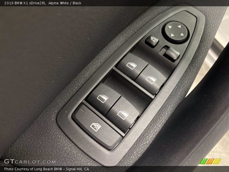 Alpine White / Black 2019 BMW X1 sDrive28i