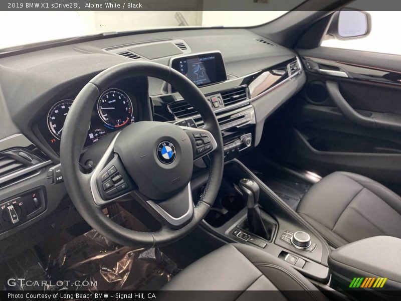Alpine White / Black 2019 BMW X1 sDrive28i
