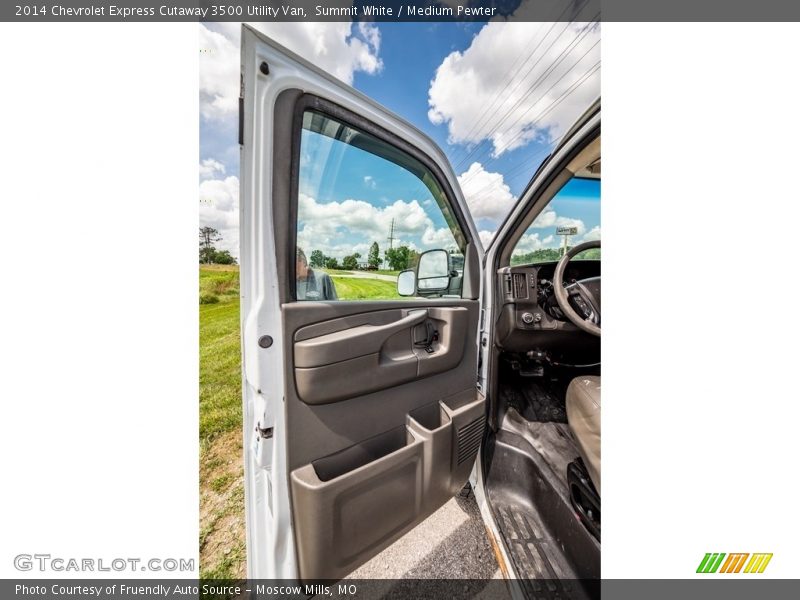 Summit White / Medium Pewter 2014 Chevrolet Express Cutaway 3500 Utility Van