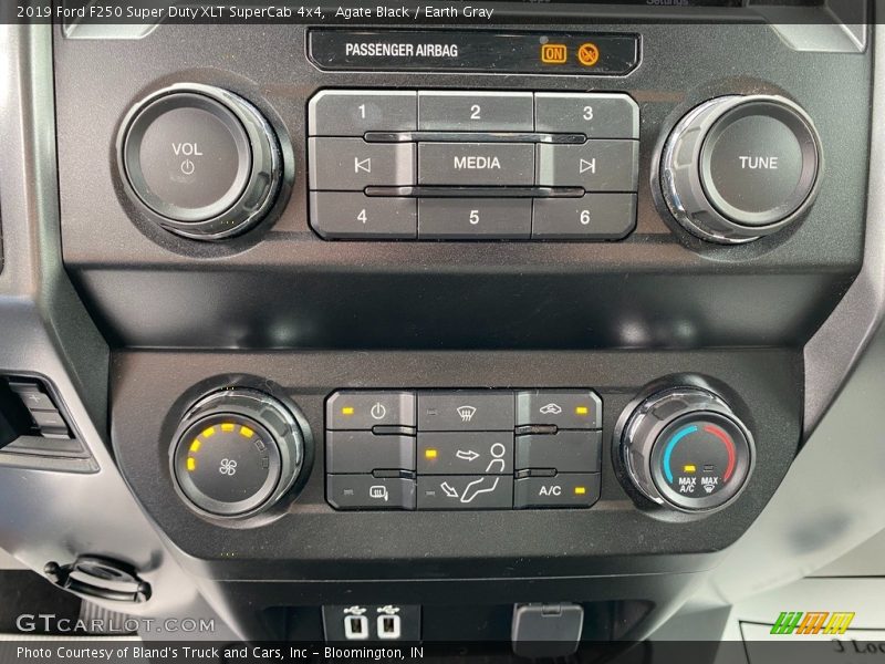 Agate Black / Earth Gray 2019 Ford F250 Super Duty XLT SuperCab 4x4
