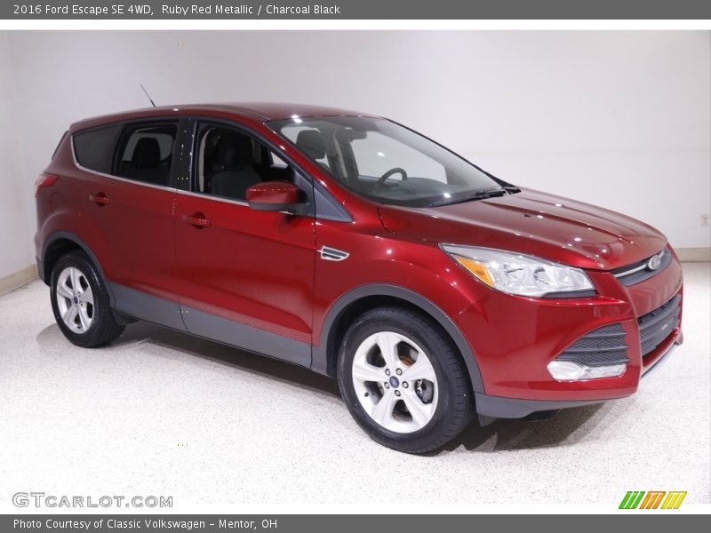 Ruby Red Metallic / Charcoal Black 2016 Ford Escape SE 4WD