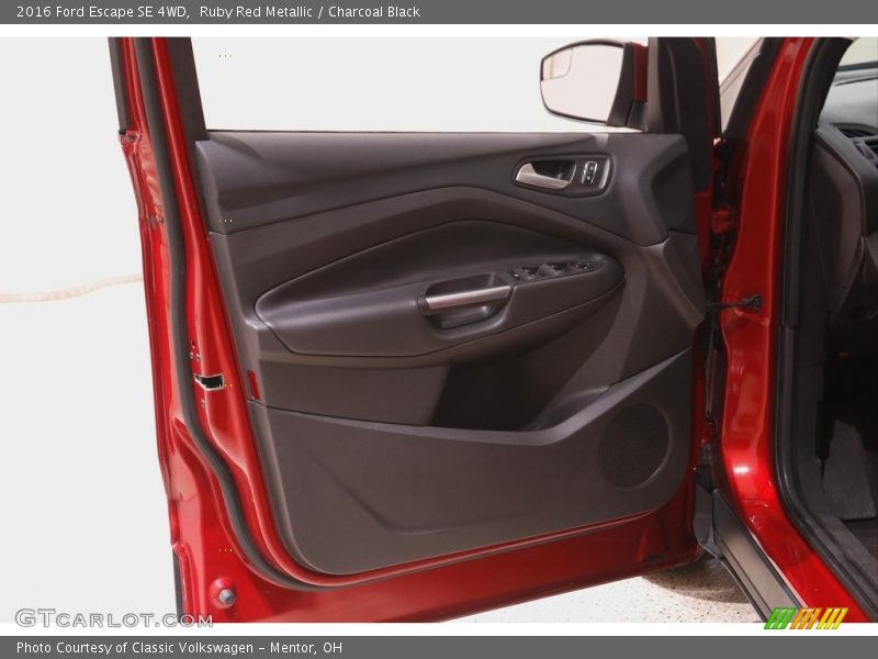 Ruby Red Metallic / Charcoal Black 2016 Ford Escape SE 4WD