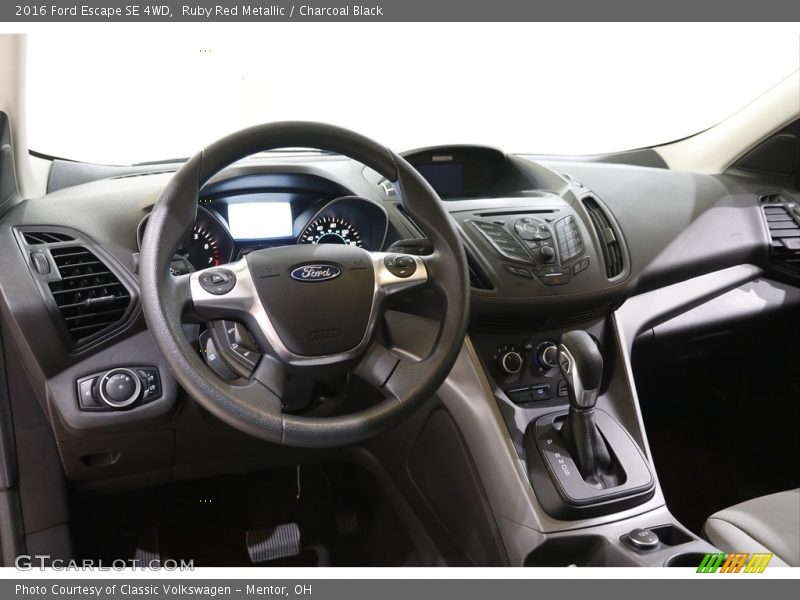 Ruby Red Metallic / Charcoal Black 2016 Ford Escape SE 4WD