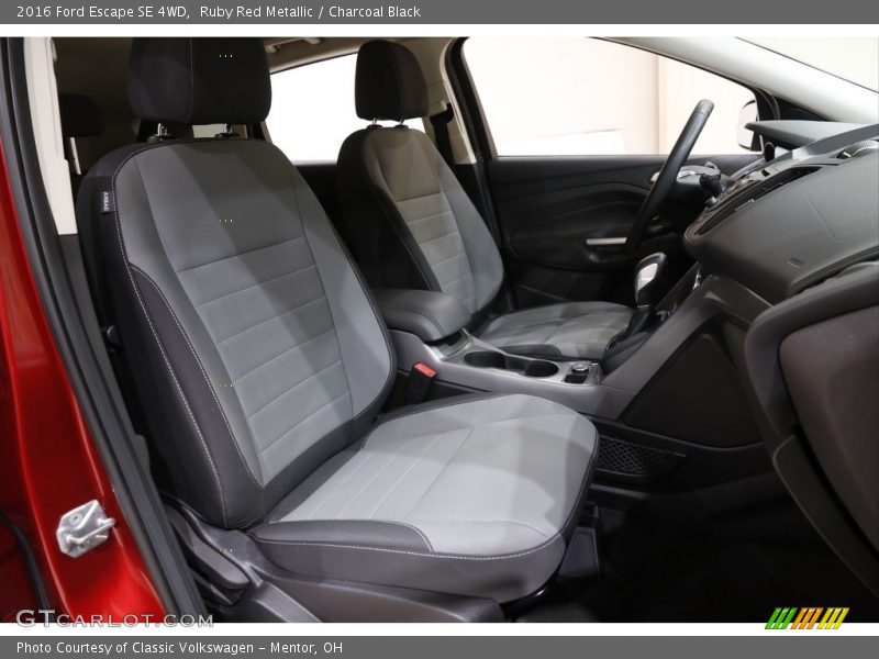 Ruby Red Metallic / Charcoal Black 2016 Ford Escape SE 4WD