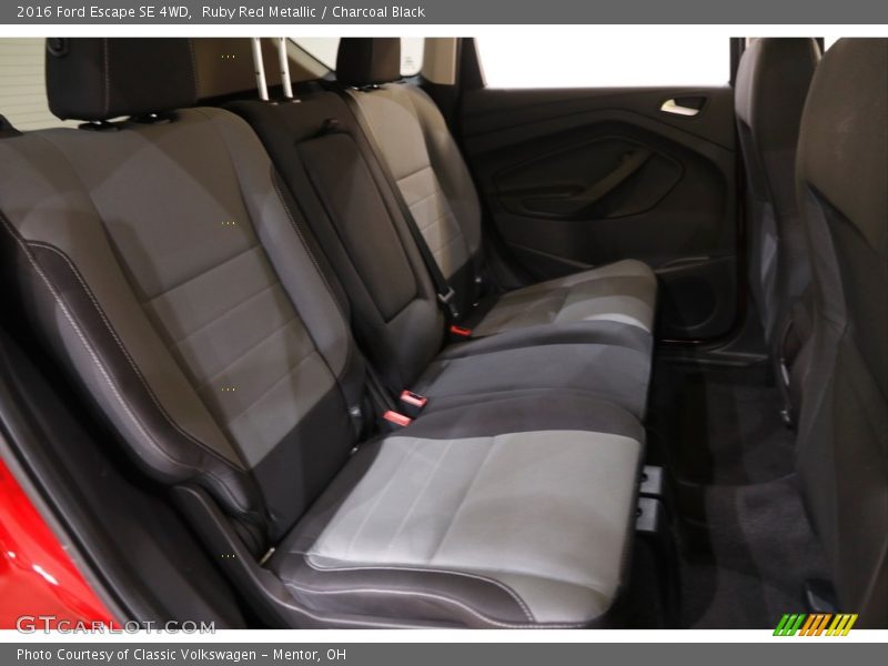 Ruby Red Metallic / Charcoal Black 2016 Ford Escape SE 4WD