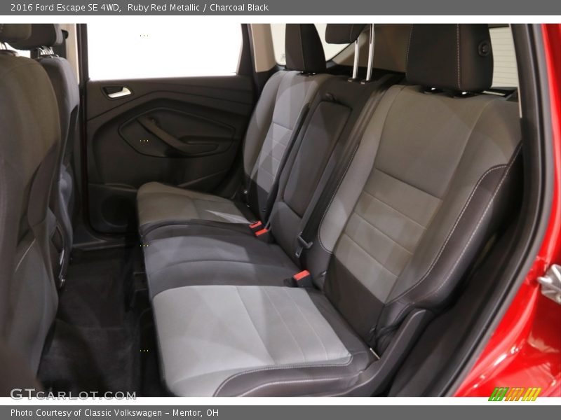 Ruby Red Metallic / Charcoal Black 2016 Ford Escape SE 4WD