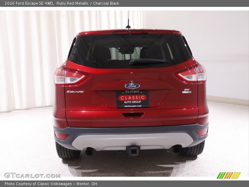 Ruby Red Metallic / Charcoal Black 2016 Ford Escape SE 4WD