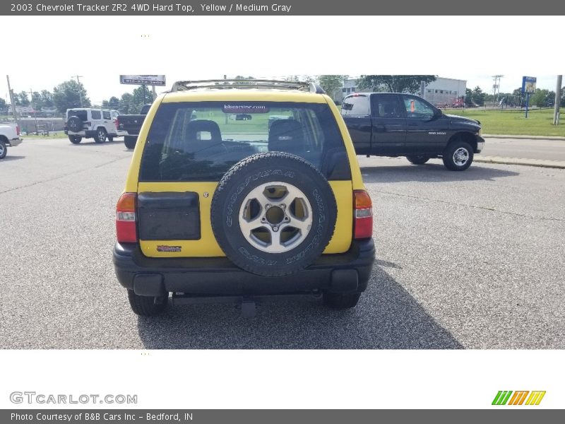 Yellow / Medium Gray 2003 Chevrolet Tracker ZR2 4WD Hard Top
