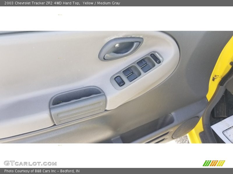 Yellow / Medium Gray 2003 Chevrolet Tracker ZR2 4WD Hard Top