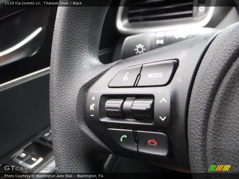 Titanium Silver / Black 2018 Kia Sorento LX