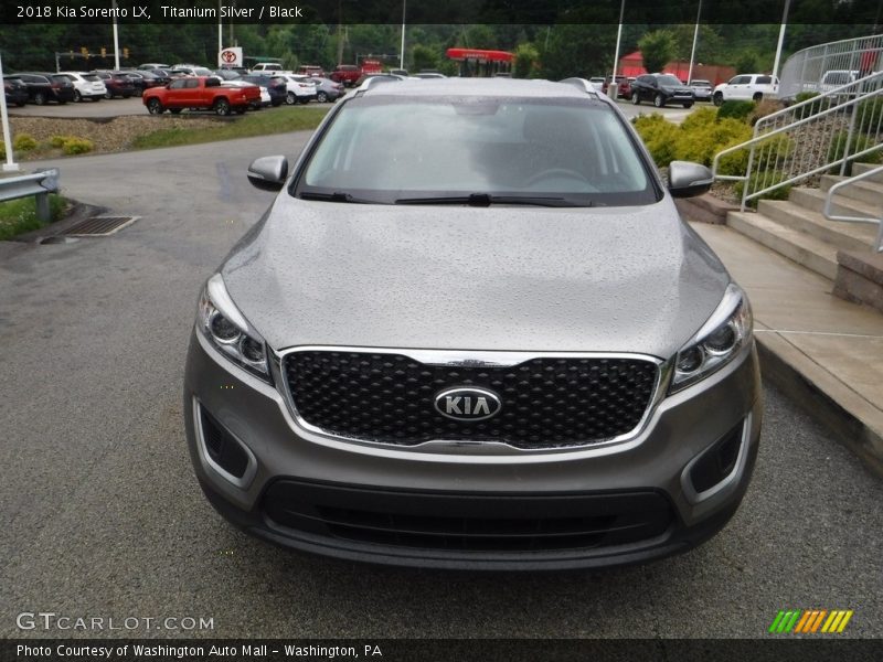 Titanium Silver / Black 2018 Kia Sorento LX