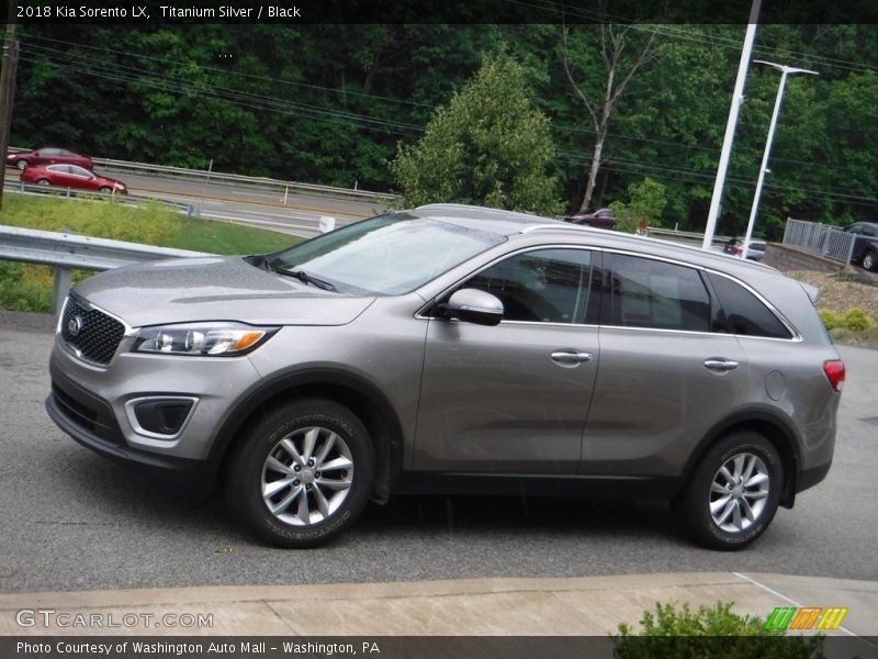 Titanium Silver / Black 2018 Kia Sorento LX