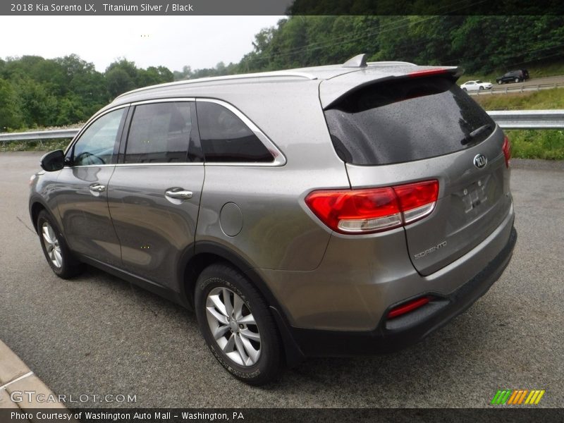 Titanium Silver / Black 2018 Kia Sorento LX