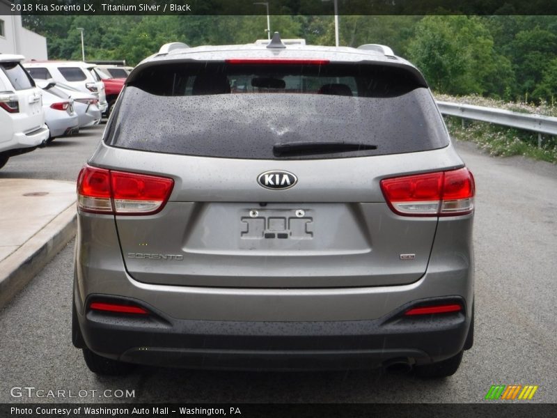 Titanium Silver / Black 2018 Kia Sorento LX