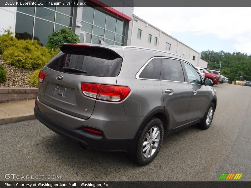 Titanium Silver / Black 2018 Kia Sorento LX
