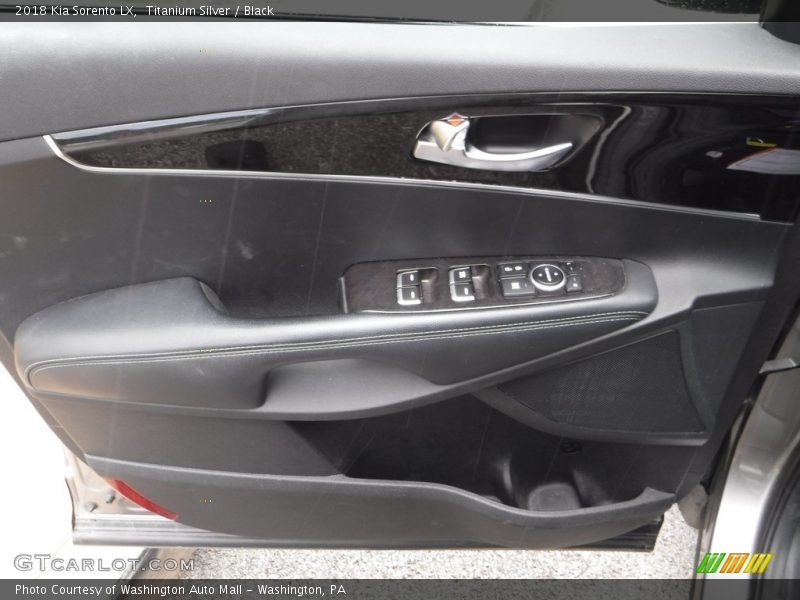 Titanium Silver / Black 2018 Kia Sorento LX