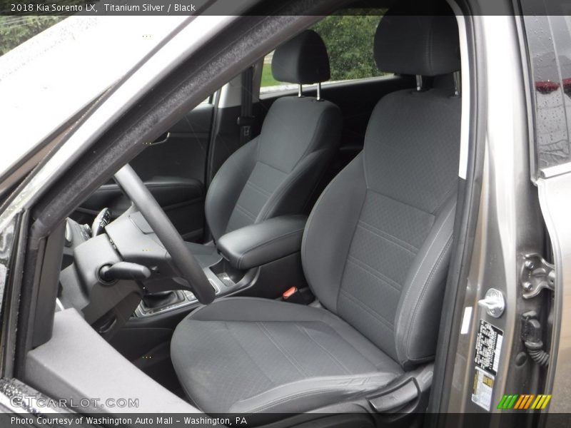 Titanium Silver / Black 2018 Kia Sorento LX