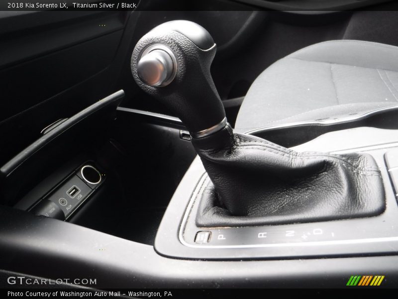 Titanium Silver / Black 2018 Kia Sorento LX