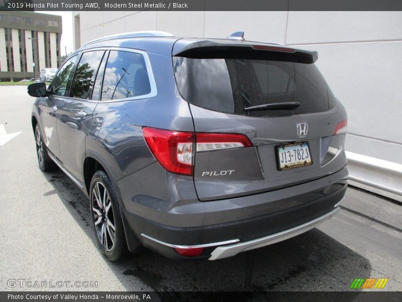 Modern Steel Metallic / Black 2019 Honda Pilot Touring AWD