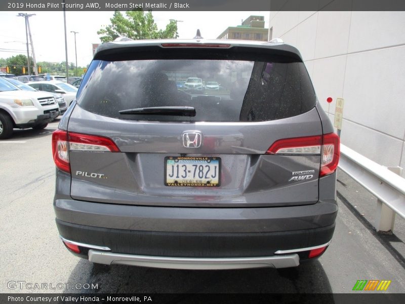 Modern Steel Metallic / Black 2019 Honda Pilot Touring AWD