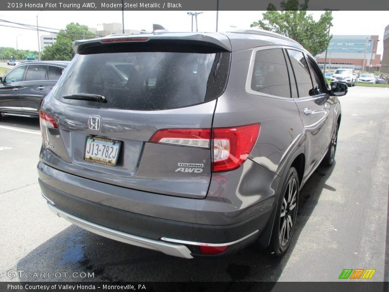 Modern Steel Metallic / Black 2019 Honda Pilot Touring AWD