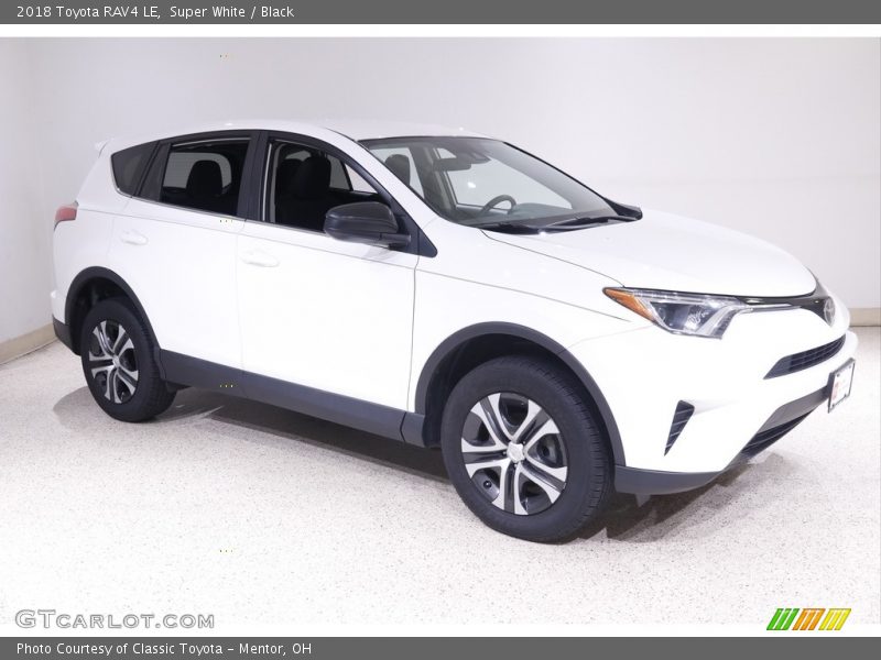 Super White / Black 2018 Toyota RAV4 LE