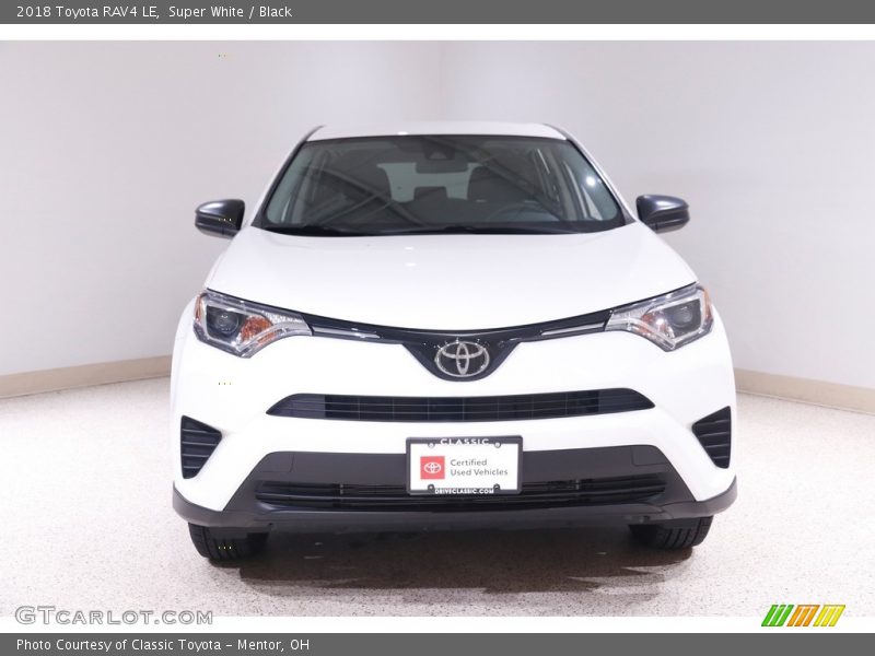 Super White / Black 2018 Toyota RAV4 LE