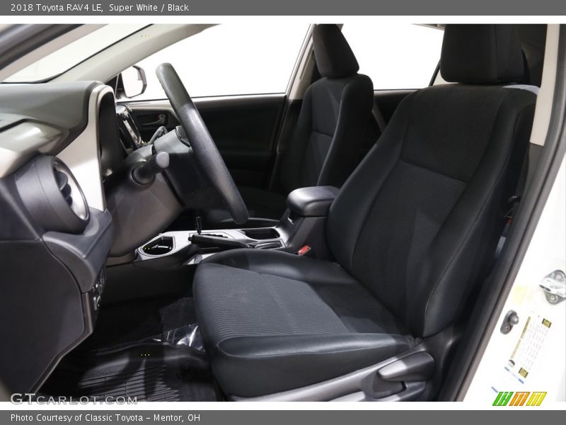 Super White / Black 2018 Toyota RAV4 LE