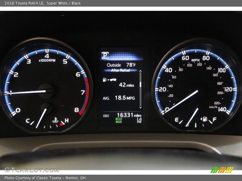 Super White / Black 2018 Toyota RAV4 LE