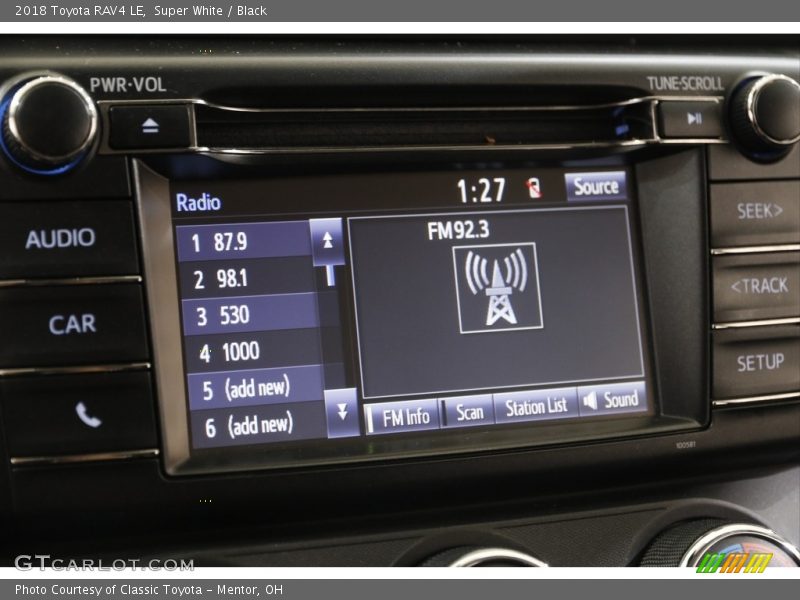 Super White / Black 2018 Toyota RAV4 LE