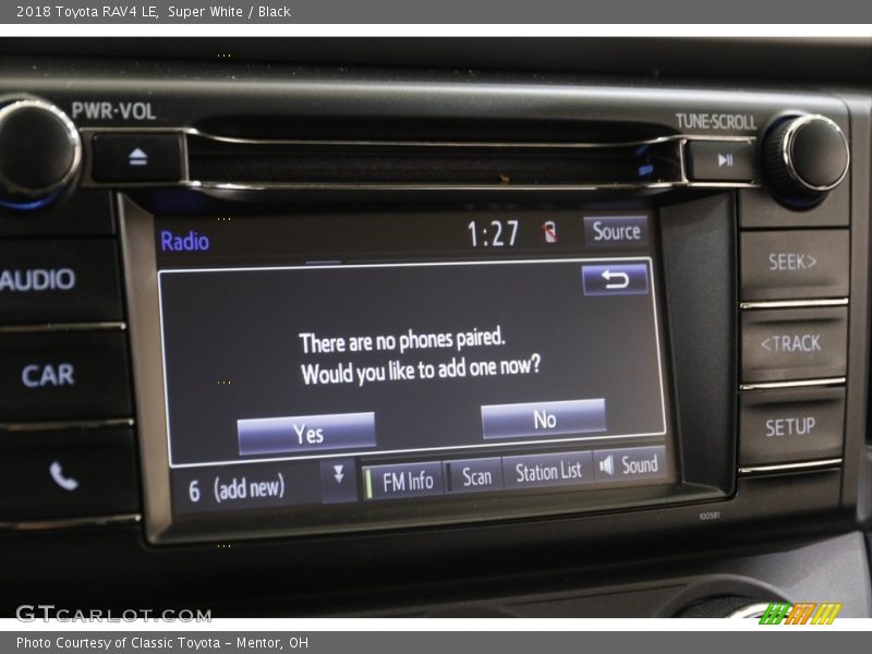 Super White / Black 2018 Toyota RAV4 LE