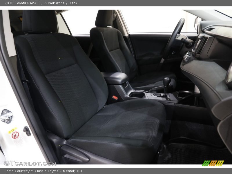 Super White / Black 2018 Toyota RAV4 LE