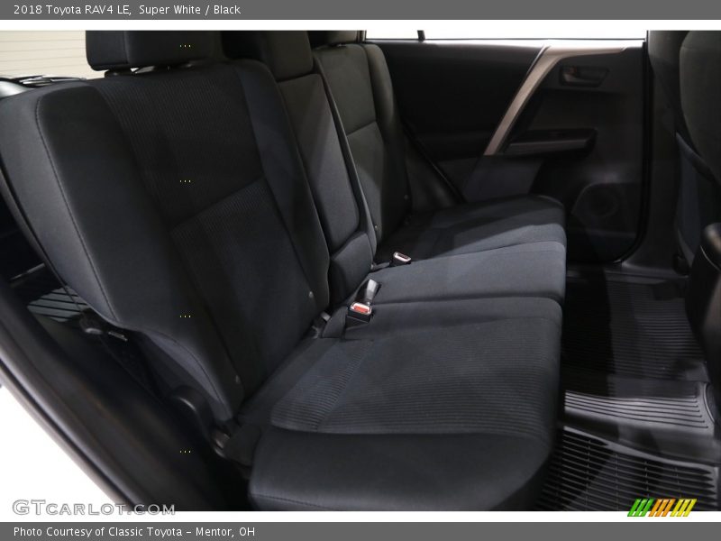 Super White / Black 2018 Toyota RAV4 LE