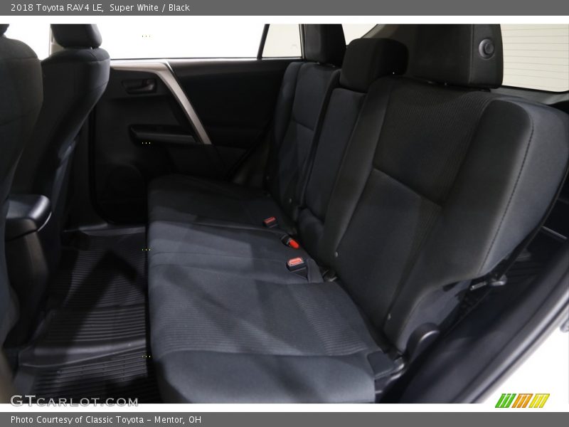 Super White / Black 2018 Toyota RAV4 LE