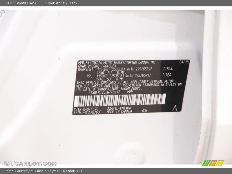 Super White / Black 2018 Toyota RAV4 LE