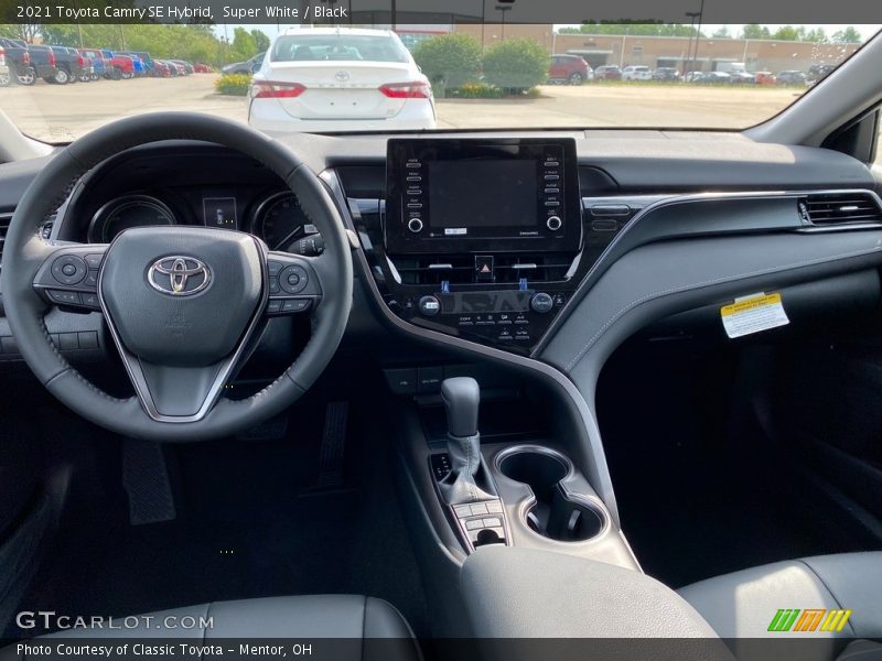 Super White / Black 2021 Toyota Camry SE Hybrid