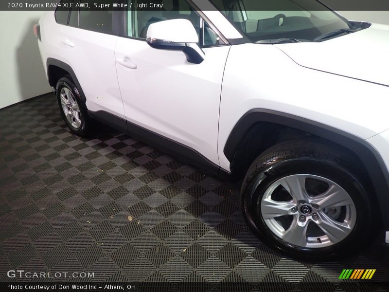 Super White / Light Gray 2020 Toyota RAV4 XLE AWD
