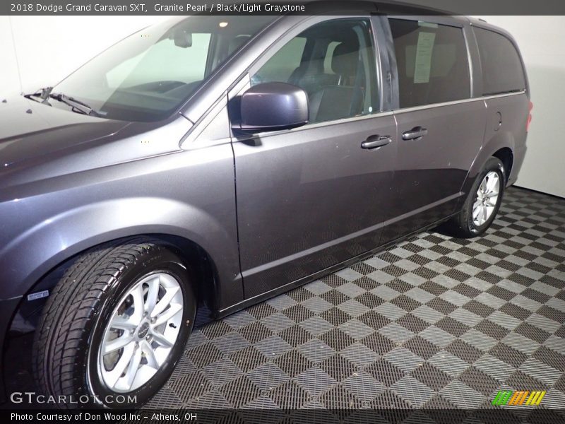 Granite Pearl / Black/Light Graystone 2018 Dodge Grand Caravan SXT