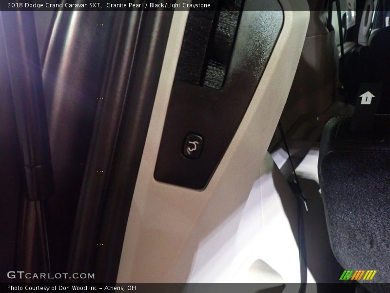 Granite Pearl / Black/Light Graystone 2018 Dodge Grand Caravan SXT