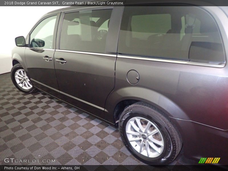 Granite Pearl / Black/Light Graystone 2018 Dodge Grand Caravan SXT