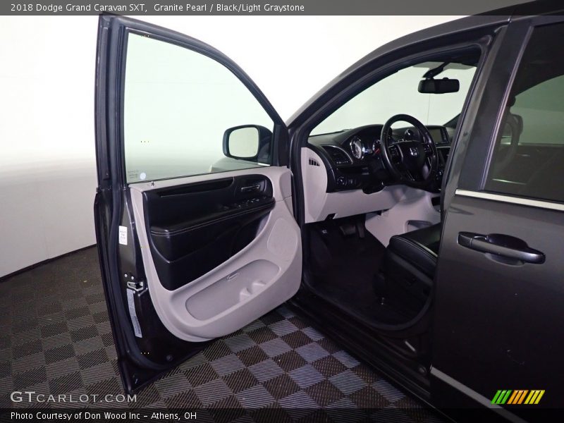 Granite Pearl / Black/Light Graystone 2018 Dodge Grand Caravan SXT