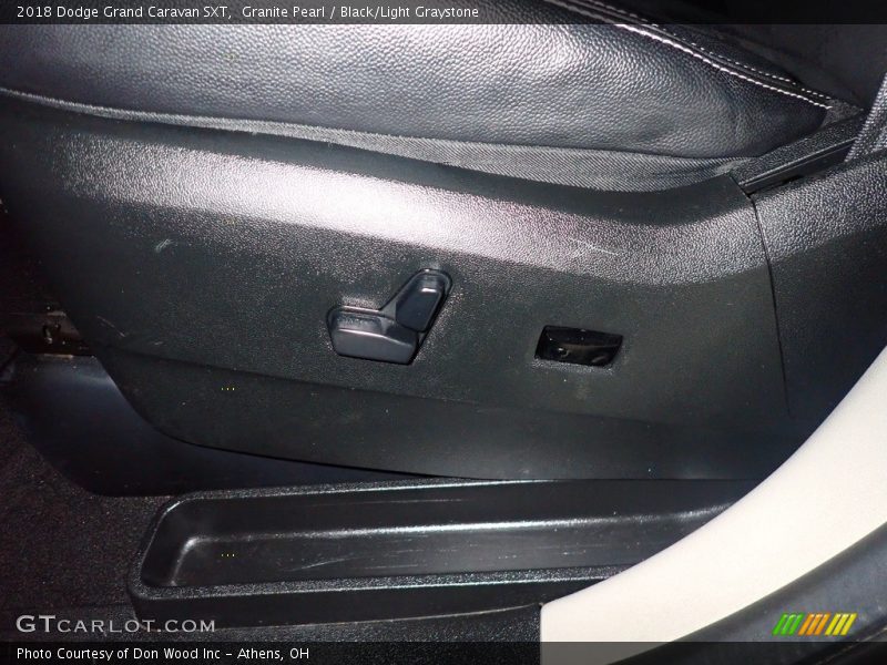 Granite Pearl / Black/Light Graystone 2018 Dodge Grand Caravan SXT