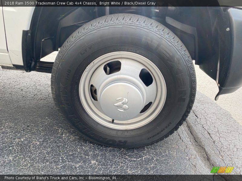 Bright White / Black/Diesel Gray 2018 Ram 3500 Tradesman Crew Cab 4x4 Chassis